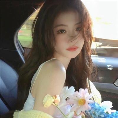 小鬼头上的女人